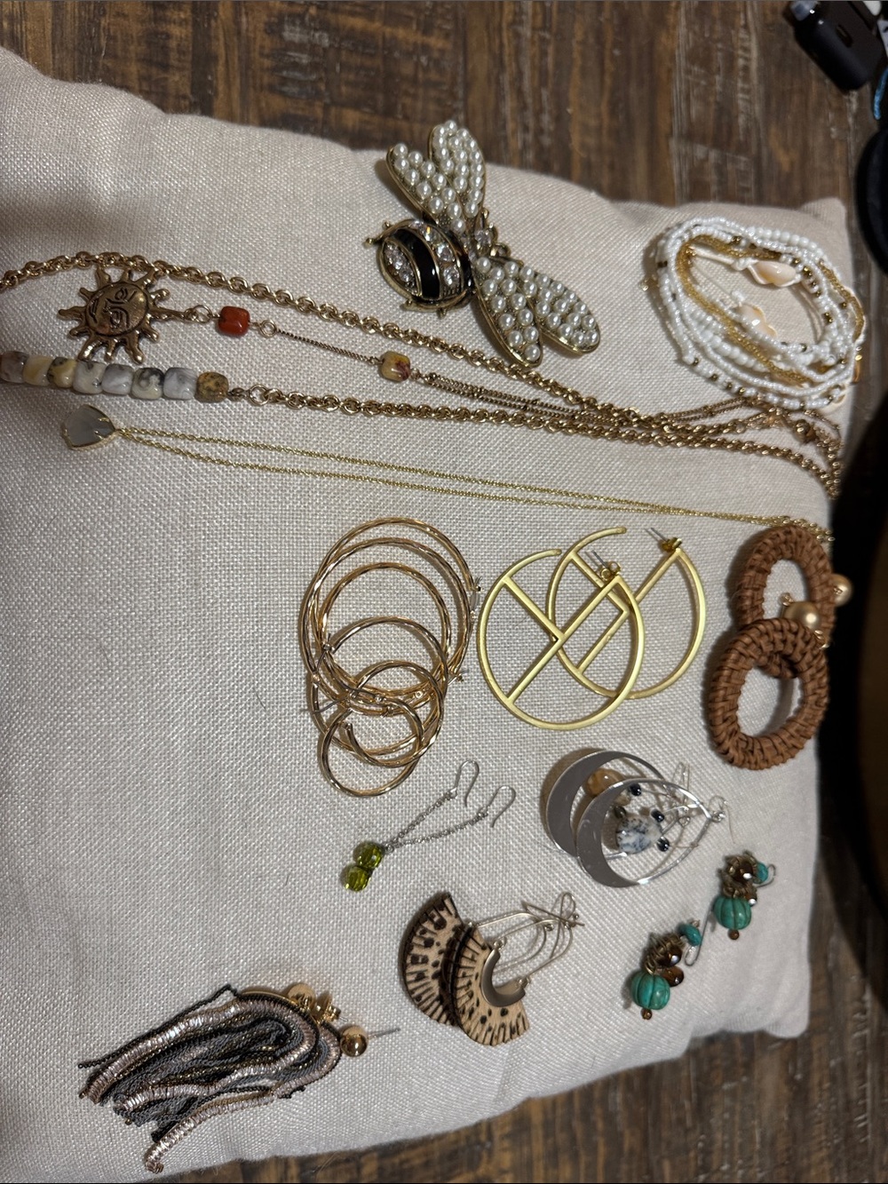 Miscellaneous bag of nice costume jewelry